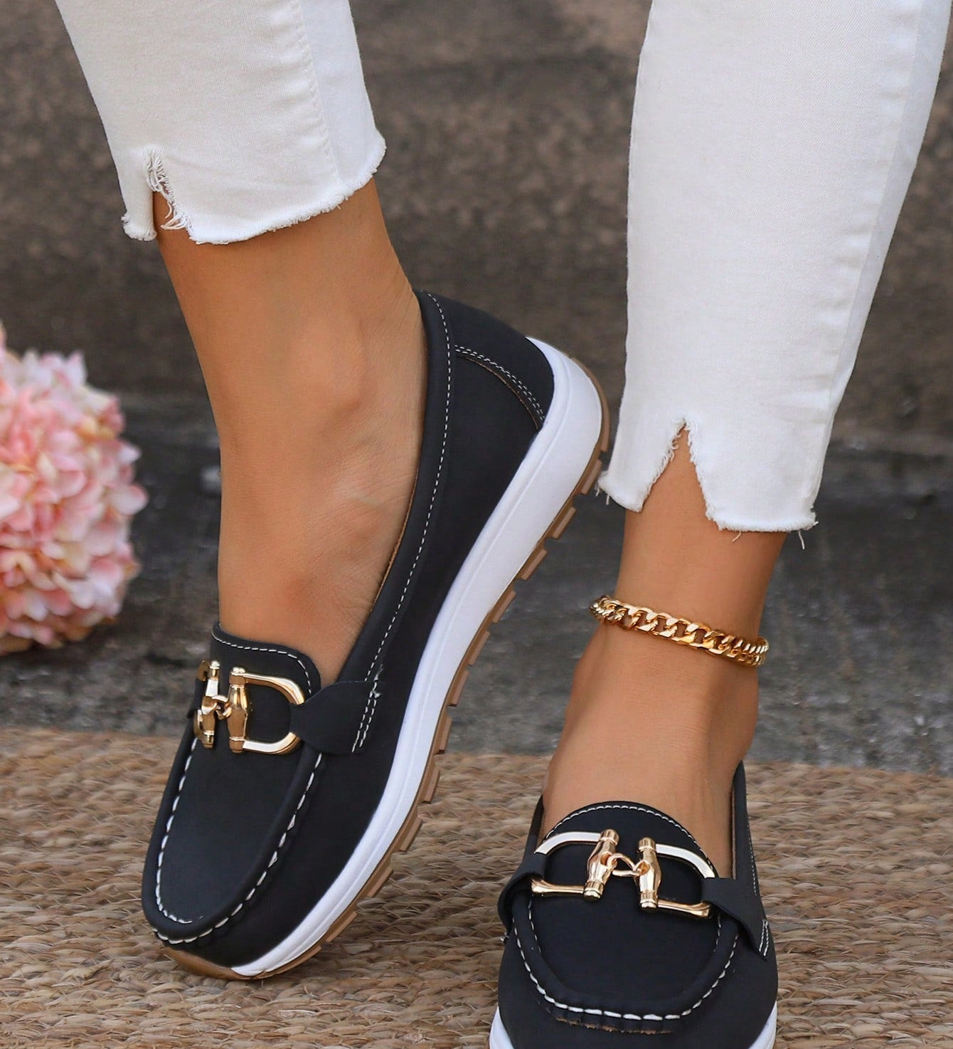 Ellie – Lapos Cipők Csattal