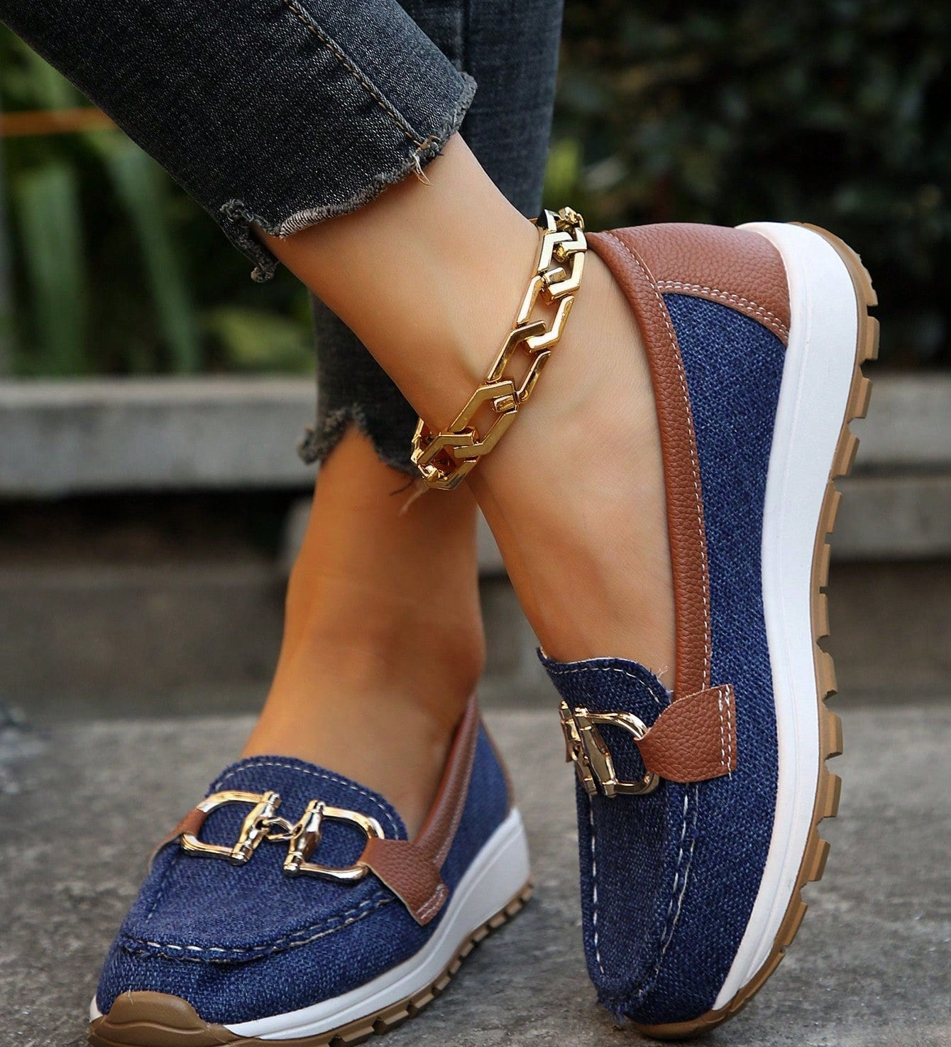 Ellie – Lapos Cipők Csattal