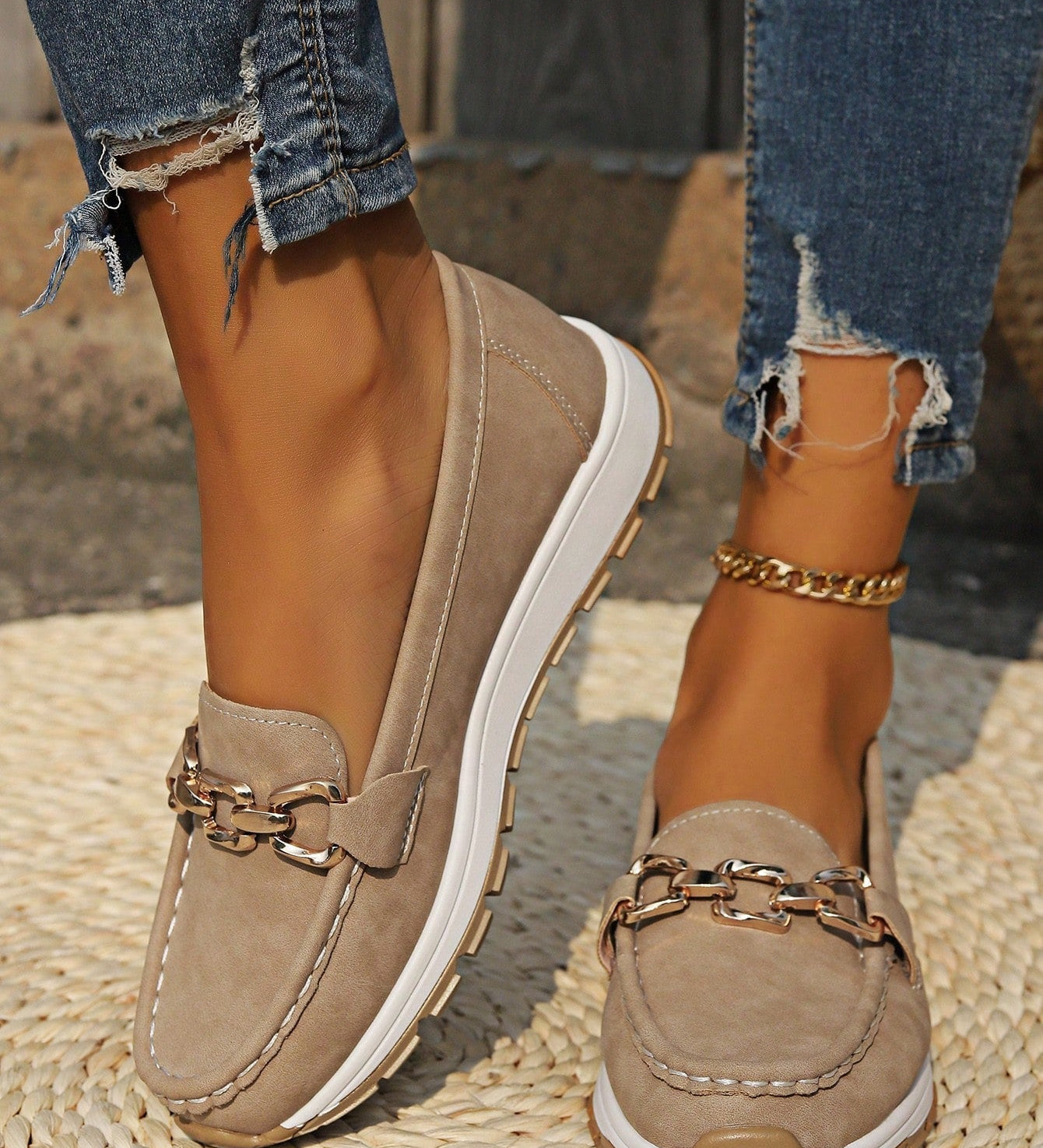 Ellie – Lapos Cipők Csattal