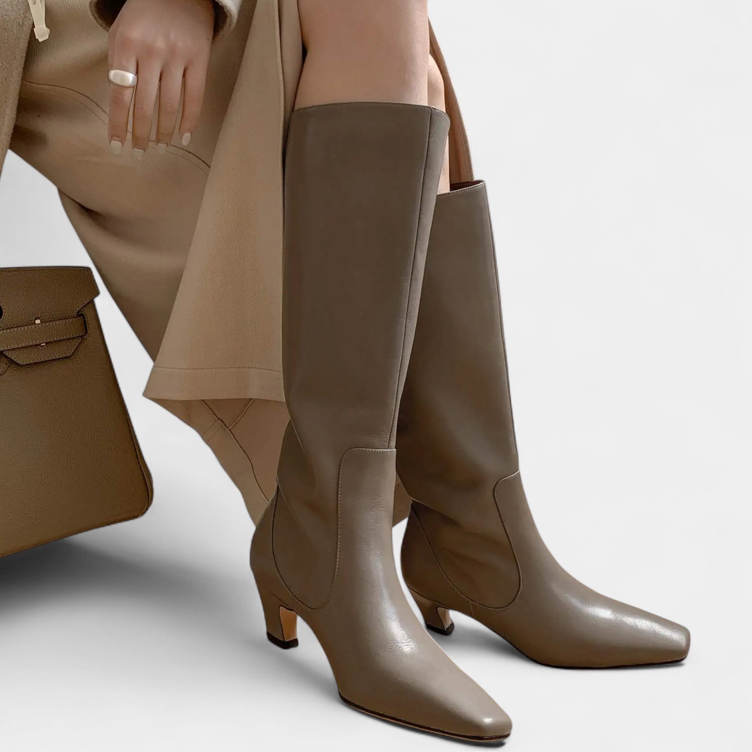 Женски кожени ботуши до коляното с нисък блоков ток