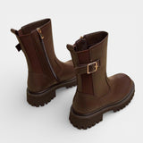 Дамски обувки до средата на прасеца от веганска кожа - детайл с катарама