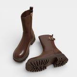 Дамски обувки до средата на прасеца от веганска кожа - детайл с катарама