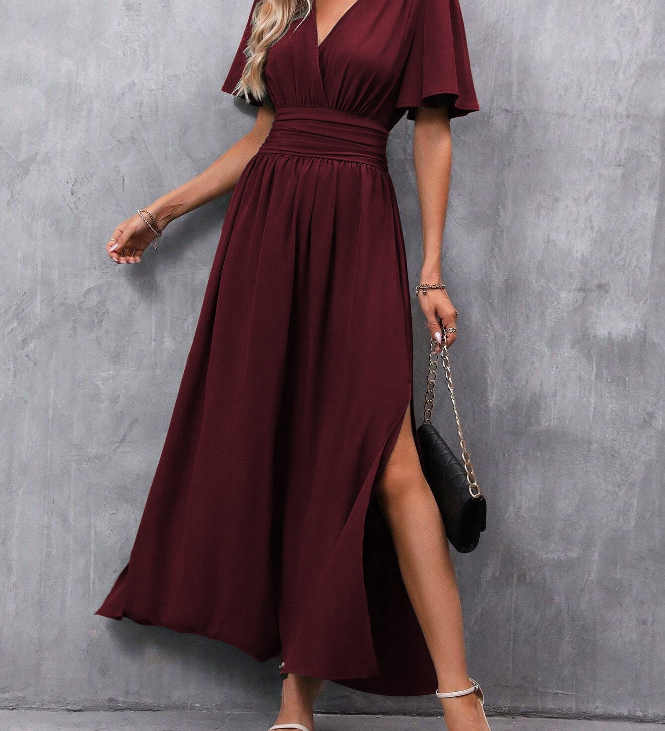 Eterna | Elegáns Fekete Maxi Ruha V Kivágással, Laza Ujjakkal és Hasítékkal