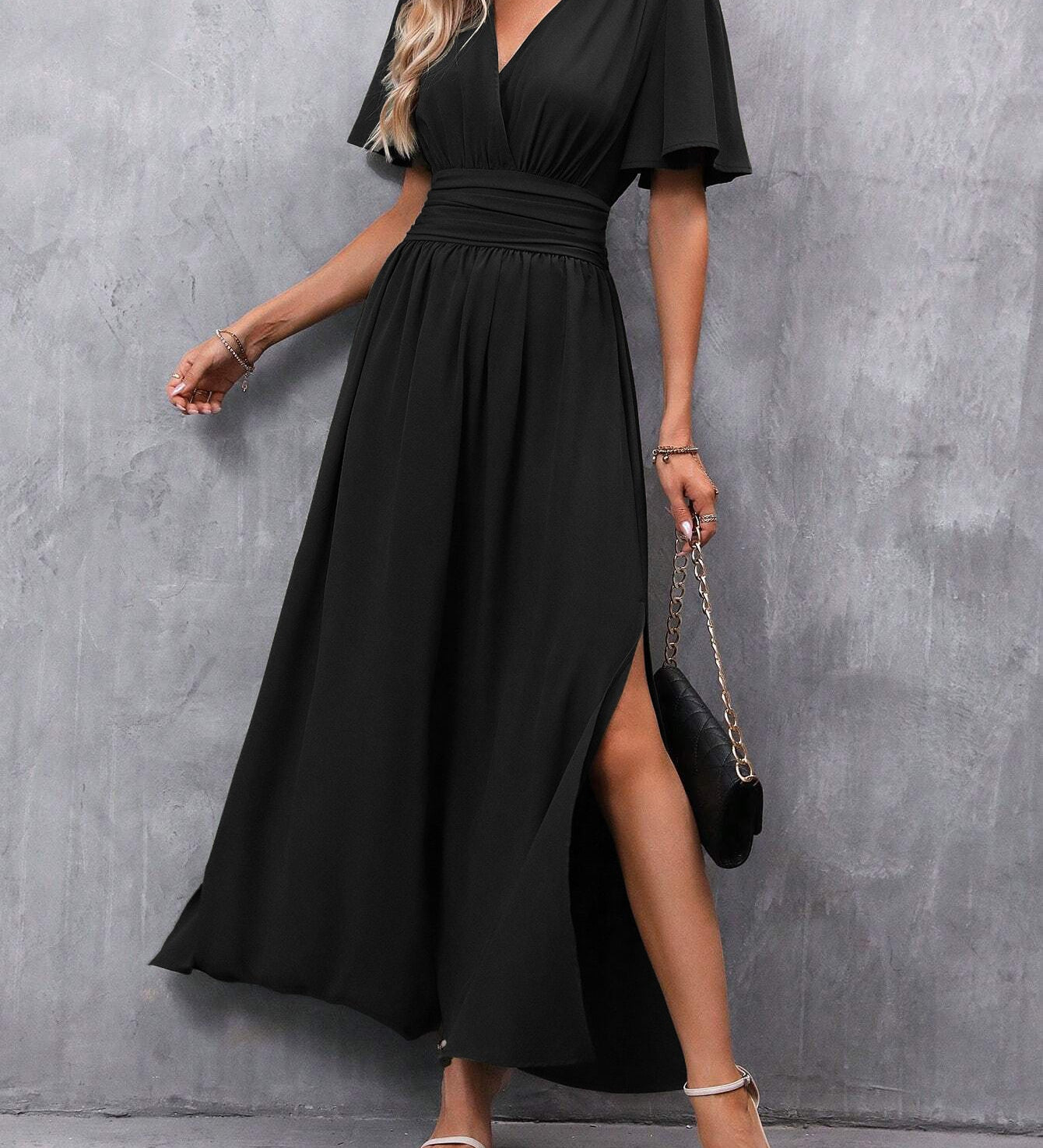 Eterna | Elegáns Fekete Maxi Ruha V Kivágással, Laza Ujjakkal és Hasítékkal
