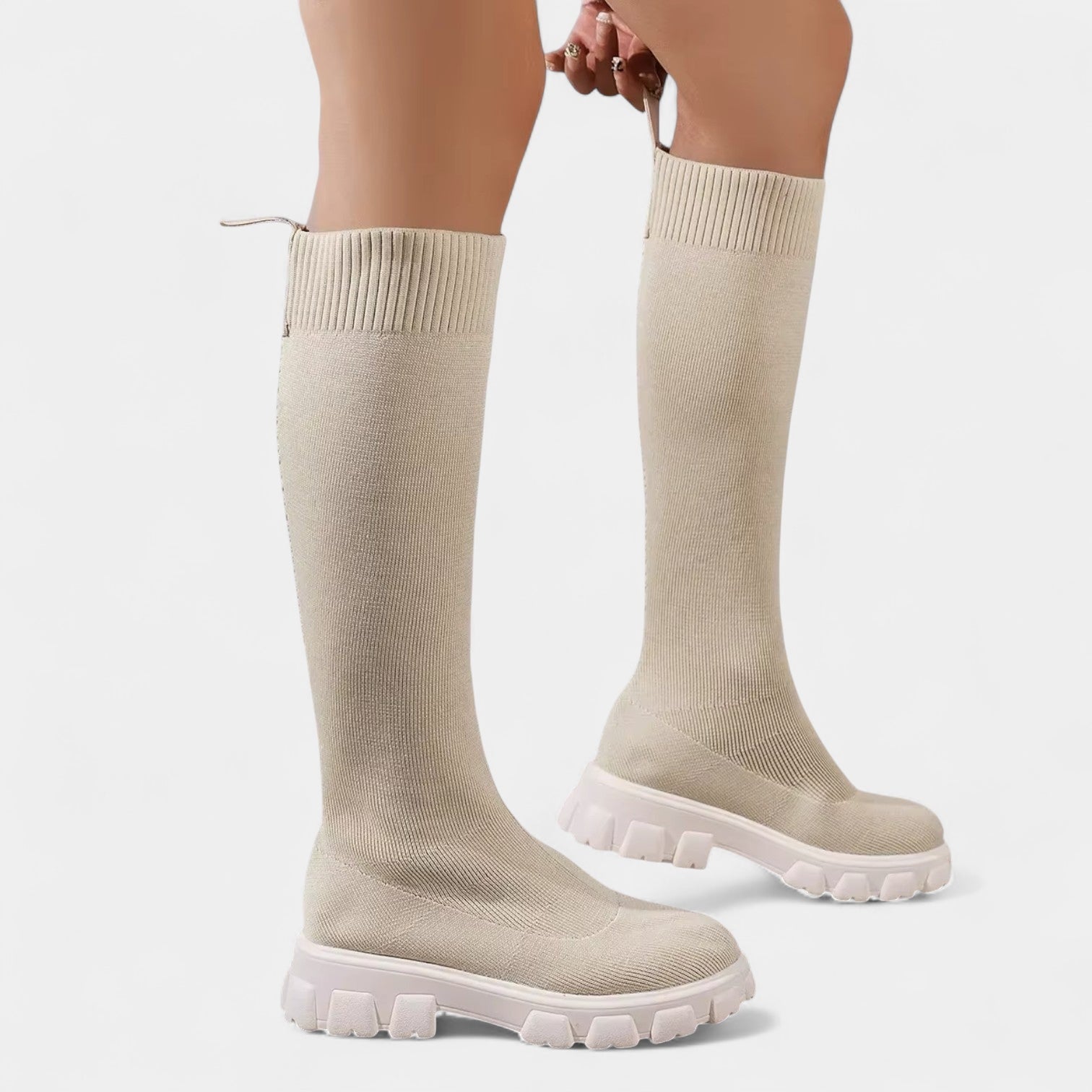 Женски ботуши до коляното с еластичен материал и закръглен нос с нисък блоков ток