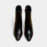 Ботуши с остър нос и блоков ток до глезена