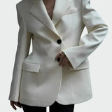 Impozáns vonalú blézer gombokkal