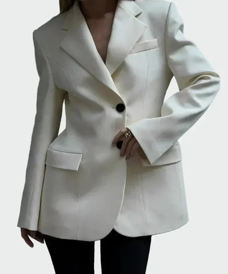 Nikol - Elegáns Zakó Figyelemfelkeltő Szabással és Gombokkal