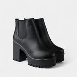 Дамски ботуши до глезена с закръглен нос и блоков ток, еластичен страничен панел