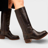 Дамски кожени ботуши до средата на прасеца