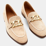 Дамски замшеви мокасини с верига – класически плоски обувки