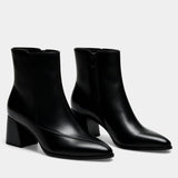 Дамски ботуши до глезена с остър нос и изкуствена кожа – блоков ток, страничен цип