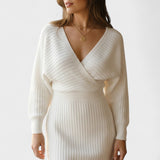 Клара™ | Елегантна завиваща се рокля с V-образно деколте